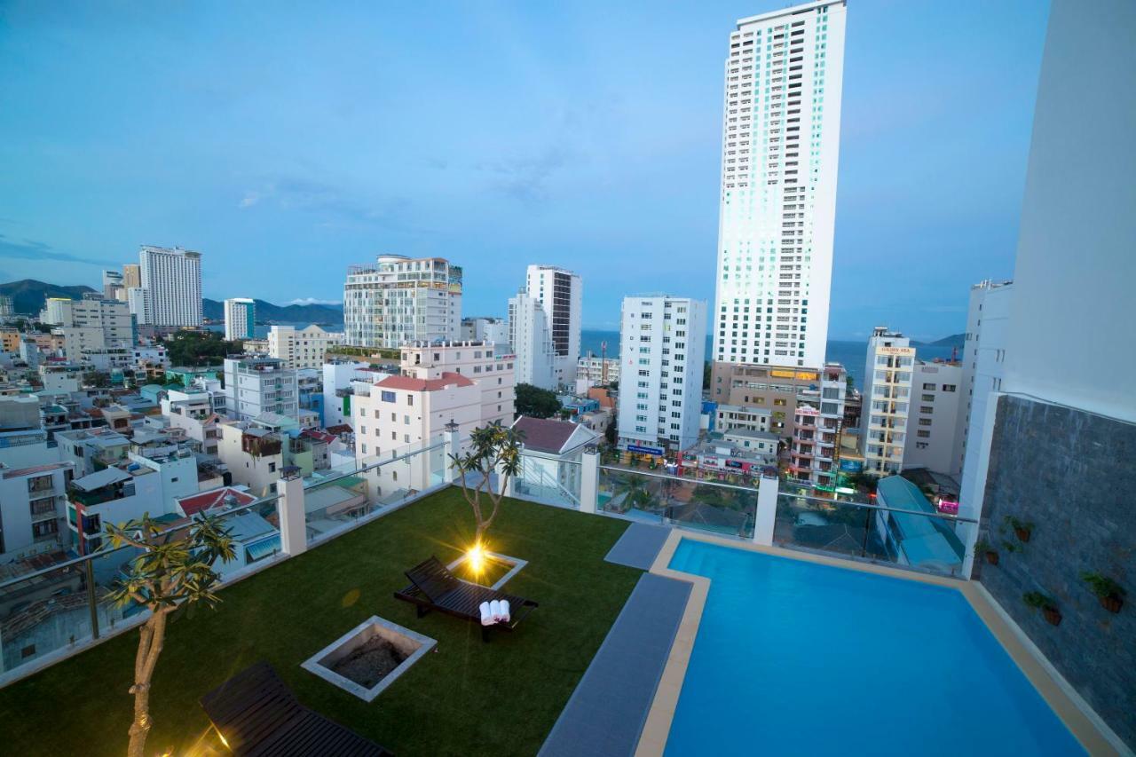 Edele Nha Trang Hotel Bagian luar foto